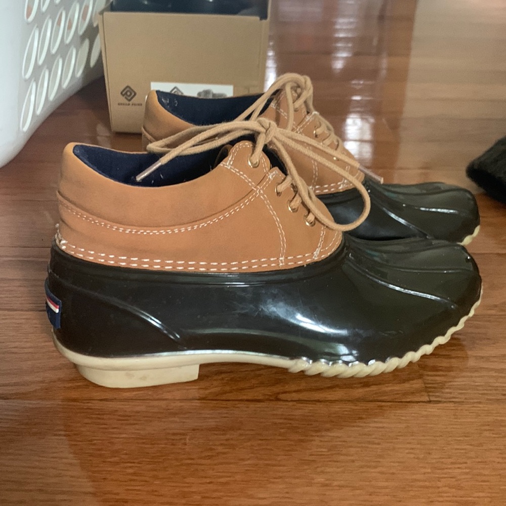 DUCK BOOTS